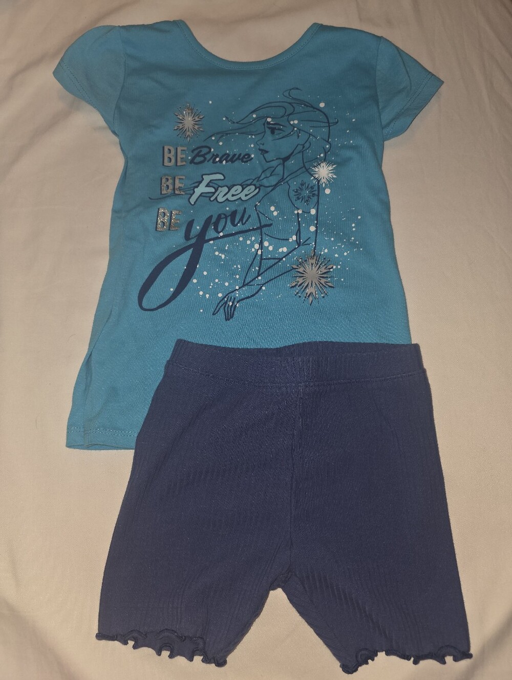 Frozen II Be Brave. Be free. Be you. Tshirt & shorts outfit size 5T Little girls